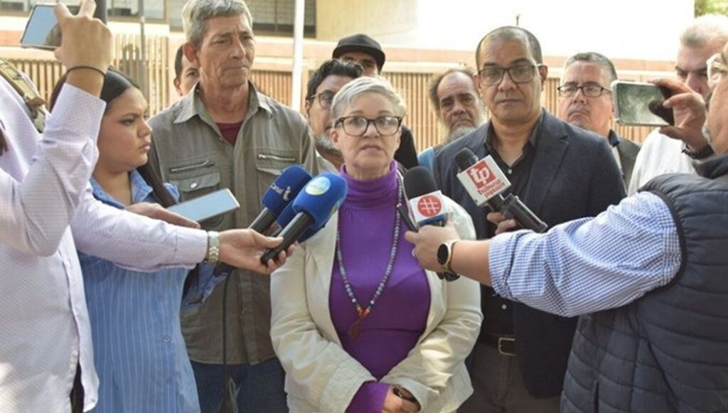 Abogada María Alejandra Díaz denuncia que el Gobierno le niega salvoconducto para salir del país