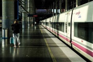 Adif confirma que la circulación entre Madrid y Galicia seguirá suspendida durante la primera mitad del sábado | europapress.es