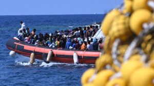 Al menos 20 migrantes muertos y varios desaparecidos en un naufragio frente a las costas de Lampedusa | elperiodico.com