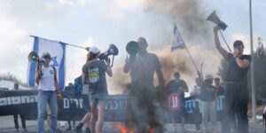 Al menos 25 detenidos en Israel en las protestas para exigir un acuerdo de liberación de los rehenes