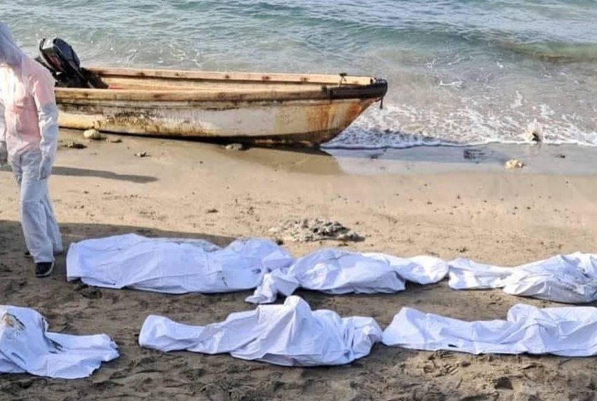 Al menos 70 migrantes murieron durante naufragio mientras navegaban a las islas Canarias