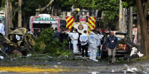 Al menos cinco muertos por un coche bomba junto a una base militar en Colombia