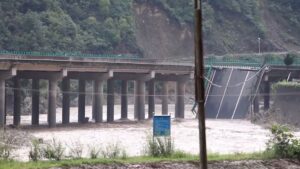 Al menos cuatro muertos y doce desaparecidos deja accidente en un puente en obras en China – AlbertoNews