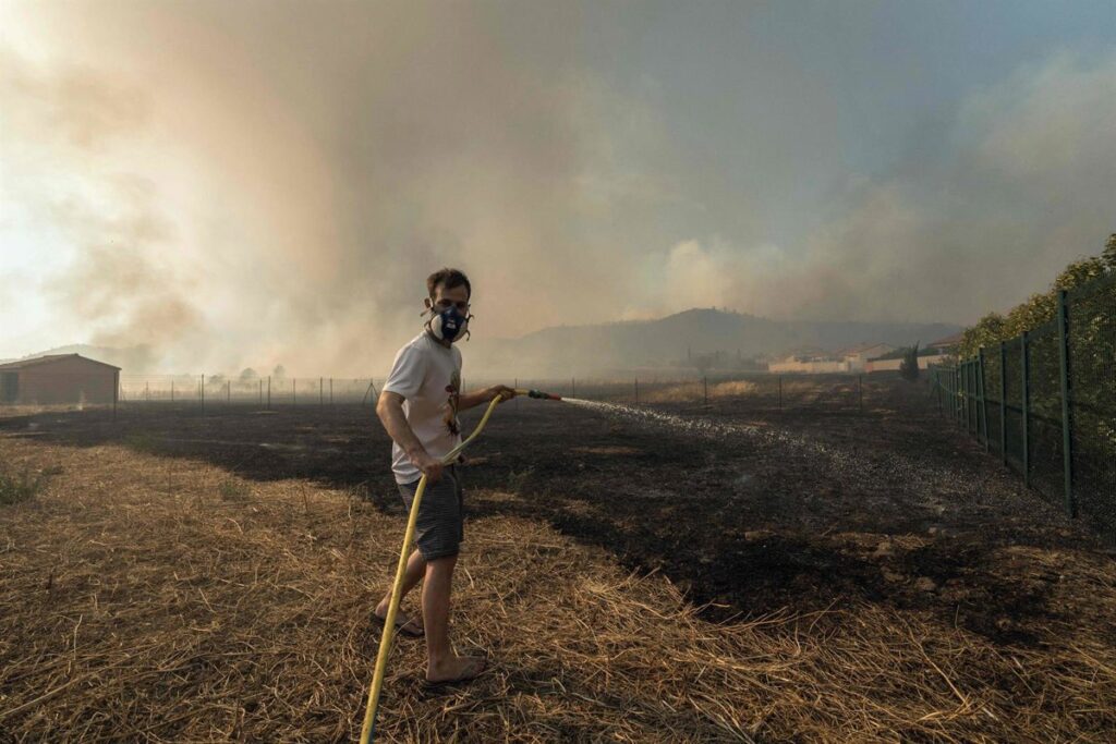Al menos un muerto y nueve heridos por un gran incendio en el sur de Francia