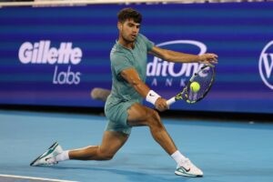 Alcaraz conquista Cincinnati por la retirada de Sinner | europapress.es