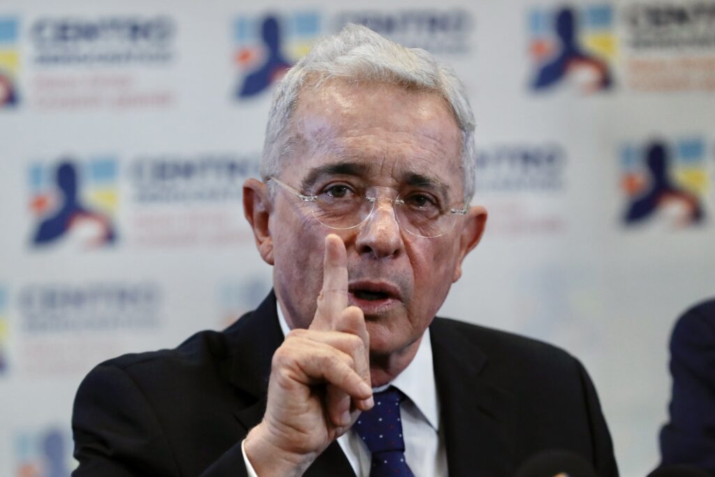 Álvaro Uribe plantea una "coalición democrática" en Colombia para elecciones de 2026 - AlbertoNews