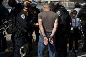 Amnistía acusa a EEUU de usar IA para vigilar a migrantes