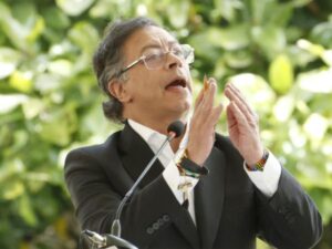 Análisis Ricardo Ávila: Gobierno, con atribuciones de Congreso y con decisiones ‘por puerta de atrás’ | Gobierno | Economía