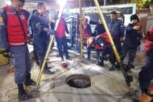 Anciano muere al caer en alcantarilla sin tapa