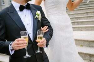 Aprendió lenguaje de señas para incluir a sus suegros sordos en la boda (VIDEO)