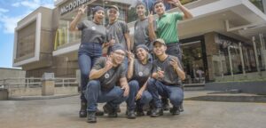 Arcos Dorados capacita a más de 4.900 jóvenes en Venezuela con plataforma educativa