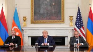 Armenia y Azerbaiyán firman un acuerdo de paz ante Trump – DW – 09/08/2025
