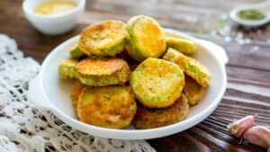 Aros crujientes de calabacín con parmesano, una receta deliciosa para aprovechar esta verdura de temporada