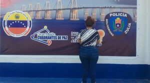Arrestan a una mujer por golpear fuertemente a su hermana en La Villa