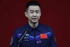 Astronautas chinos completan su tercera caminata espacial en la misión Shenzhou-20