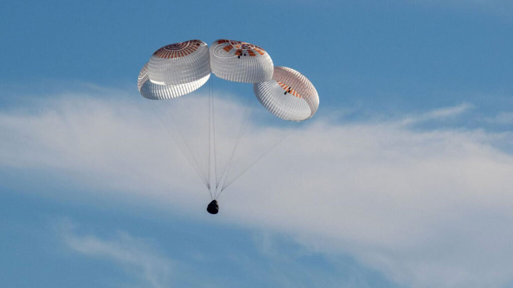 Astronautas de la misión Crew-10 llegan a la Tierra tras cinco meses en el espacio