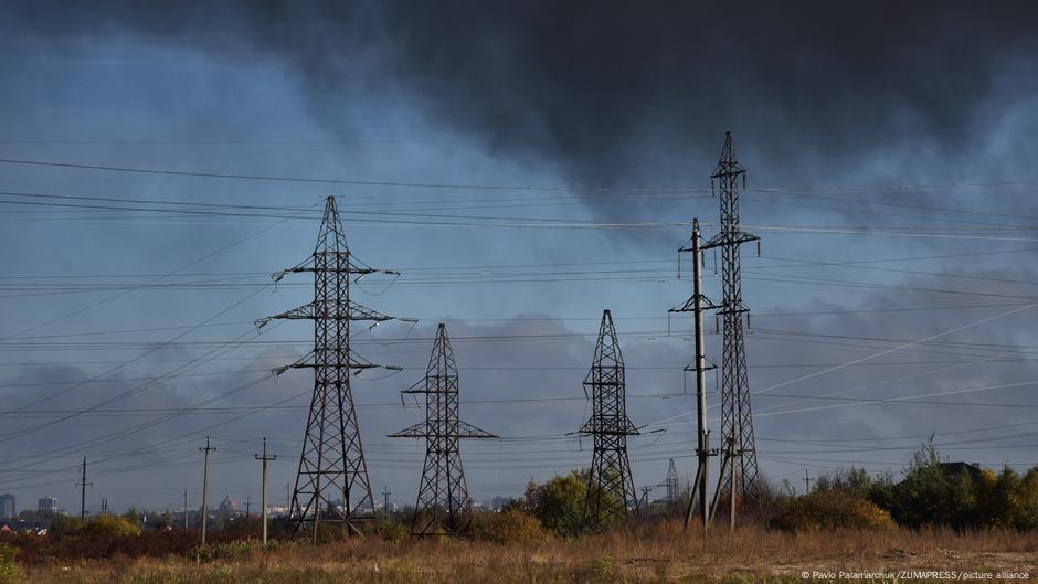 Ataques rusos dejan 100.000 hogares sin luz en Ucrania – DW – 27/08/2025