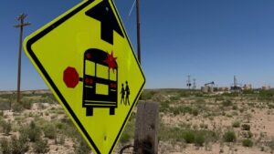 Autobús escolar que transportaba más de 40 estudiantes se estrelló en Texas dejando múltiples heridos