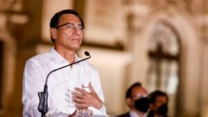 Autoridades de Perú sacan a Vizcarra de cárcel para presidentes y lo meten en cárcel común – AlbertoNews