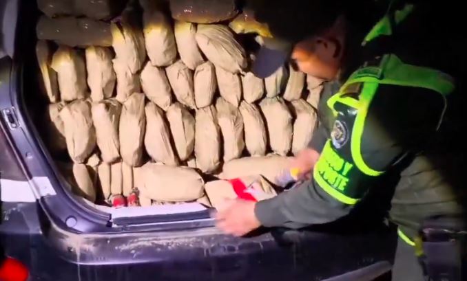 Autoridades policiales incautaron más de una tonelada de droga en el suroeste de Colombia (VIDEO)