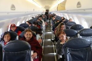 Autoridades reciben en Maiquetía a 59 venezolanos procedentes de Bolivia