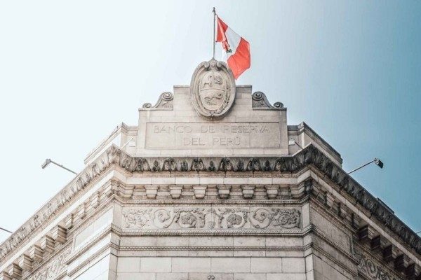 Banco Central de Perú mantiene la tasa de interés de referencia en 4,50%