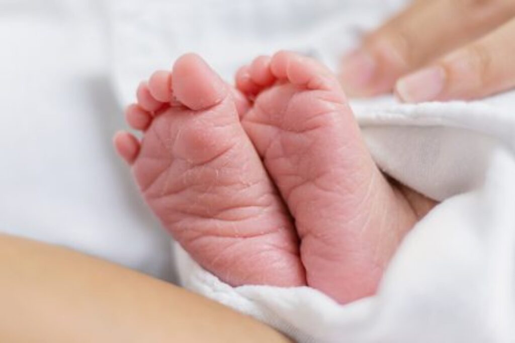 Bebé rompe récord como el "más viejo del mundo"; esta es la razón