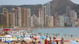 «Beniyork»: el modelo de desarrollo que convirtió a Benidorm en la ciudad española con más rascacielos por habitante (y la segunda del mundo)
