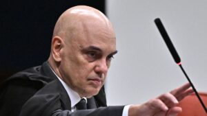Brasil, en vilo ante la entrada en vigor de los nuevos aranceles de Trump en pleno terremoto por el arresto domiciliario de Bolsonaro | elperiodico.com