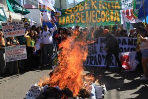 Brasil vs EEUU: guerra comercial por democracia y civilización : IPS Agencia de Noticias