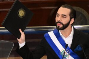 Bukele niega «fin de la democracia» en El Salvador