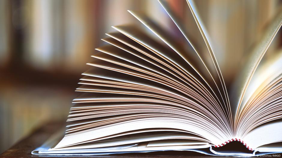 Cae drásticamente el número de lectores de libros – DW – 28/08/2025