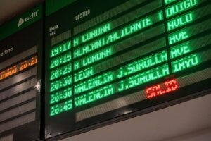Cancelada de forma definitiva para todo el día la circulación de trenes entre Galicia y Madrid por el fuego | europapress.es