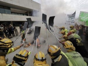Casi medio millar de personas reclama en Valladolid la dimisión de Quiñones | europapress.es