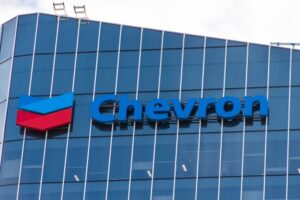 Chevron entregaría porcentaje de su producción petrolera al régimen de Maduro como parte del acuerdo, según Bloomberg