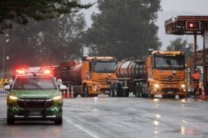 Chile lanza una dramática operación de rescate de cinco mineros atrapados | elperiodico.com