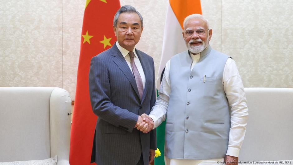 China e India acuerdan reanudar vuelos tras visita de Wang – DW – 20/08/2025