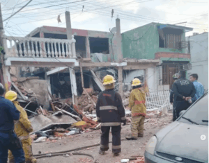 Cinco heridos deja explosión de tubería de gas directo