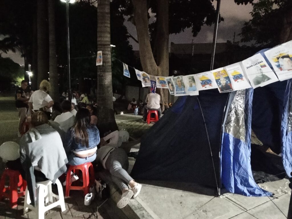 Colectivos paramilitares atacaron vigilia de madres frente al TSJ