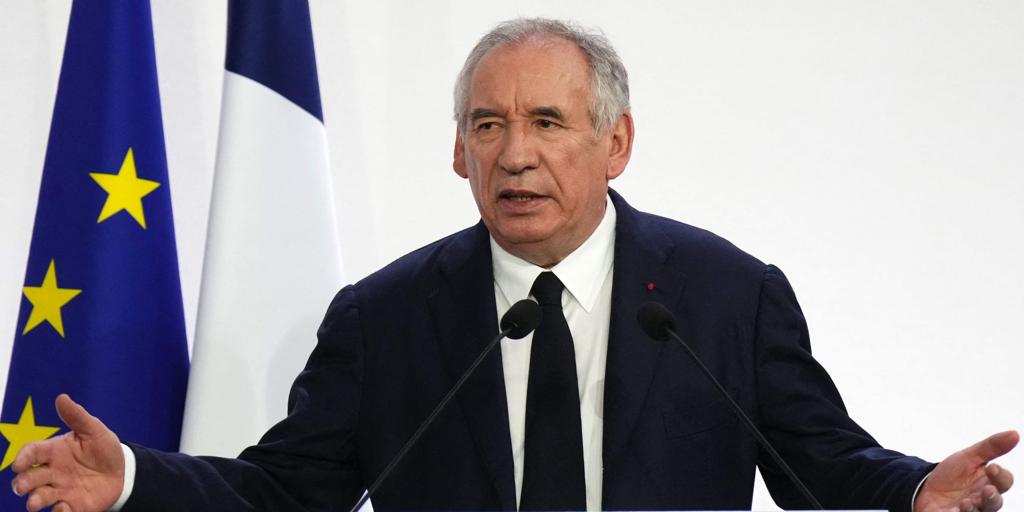 Comienza la batalla por la amenazada superviviencia del Gobierno de Francia