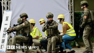 Cómo Taiwán se prepara para una potencial invasión china con actores, sangre falsa y simulacros de ataques con misiles