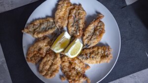 Cómo preparar boquerones empanados, la deliciosa tapa que nunca pasa de moda
