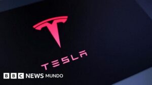 Condenan a Tesla a pagar más de US$200 millones por una falla del piloto automático que causó una muerte