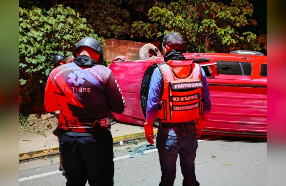 Conductor de Grand Cherokee se volcó en Las Delicias la madrugada del 30Ago