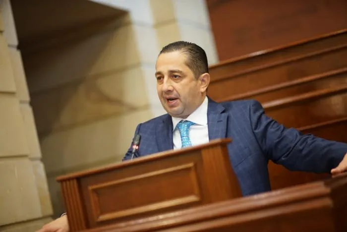 Congresista Julio César Triana denunció ataque a tiros contra su vehículo en el sur de Colombia (VIDEO)