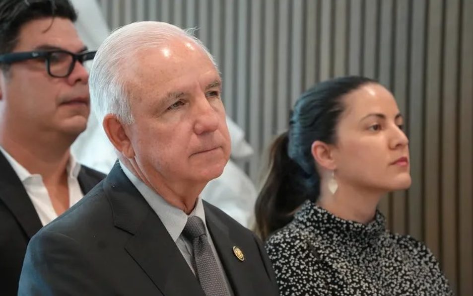 Congresista estadounidense pidió a Elon Musk que eche a Nicolás Maduro de X