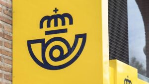 Correos suspende temporalmente los envíos de paquetes de bajo valor a EEUU y Puerto Rico por los aranceles | elperiodico.com