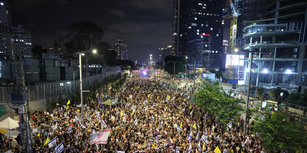Decenas de miles de personas salen a las calles de Tel Aviv contra el plan de Netanyahu para ocupar Gaza