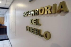 Defensoría del Pueblo condena agresión a familiares de presos poselectorales en el TSJ