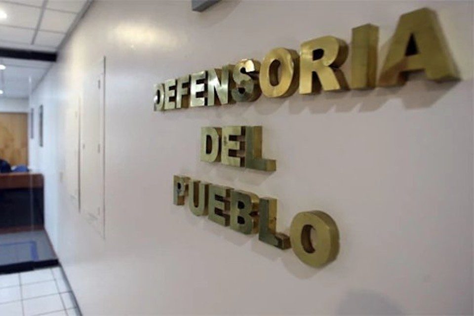 Defensoría del Pueblo condena agresión a familiares de presos poselectorales en el TSJ